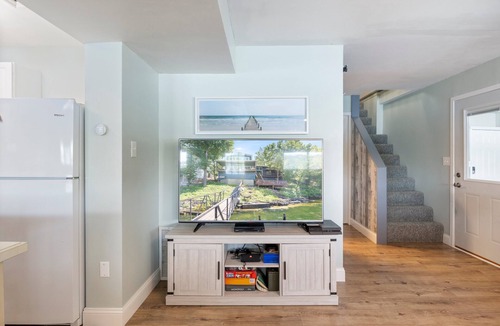 Rocky Mount House | Stunning Sunsets, Vibrant Bars and Restaurants at the Waterfront