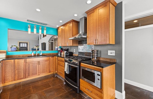 Colchester House | Stunning VT lake house- dog friendly
