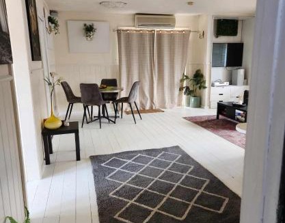 Dunkeld House | Sturgeon Getaway MT Views