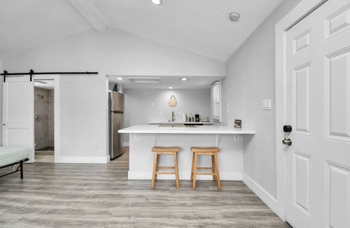 MacGregor House | Stylish Studio Retreat in Houston – Steps from NRG & Medical Center