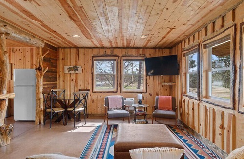 Custer Apartment | Sun Filled Joy: Hot Tub + Sauna + Watch Wildlife