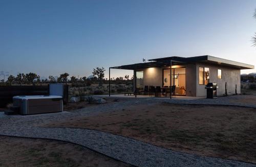 Yucca Valley House | Sundown Ridge - Modern Homestead w Spa