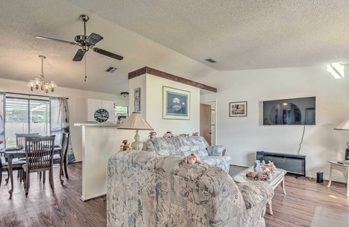 Spring Hill House | Sunny Spring Hill Hideout w/ Lanai and Pool!
