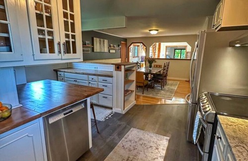 Manchester Center Apartment | Sunrise Surprise spacious, great for entertaining