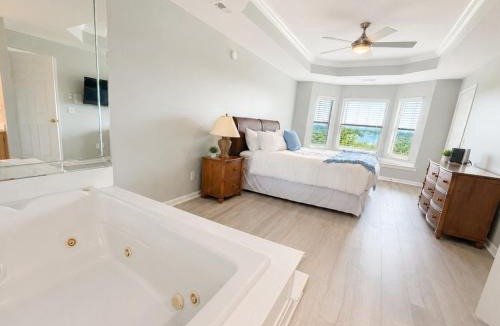 Lake Ozark House | Sunset Paradise-3BD/3BA Condo/Pools/Pet Friendly/Lake Ozark-8PP