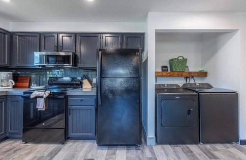 Cascade Locks House | Tails and Trails - Fun Views! Cascade Locks, Pet Friendly