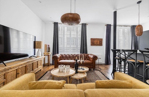 Quartier Saint-Ambroise Apartment | Taj Express