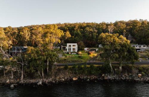 Eaglehawk Neck House | Tasman Tides - Architecturally-designed holiday home