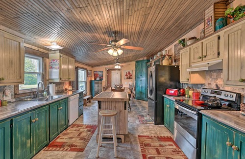 Greenbrier House | Tennessee Countryside Escape on 2 Private Acres!