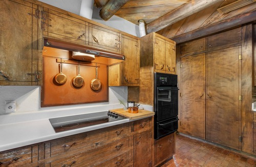 The Knoll House | The Adobe BCS - 1.0 Mile to Campus - Sleeps 15