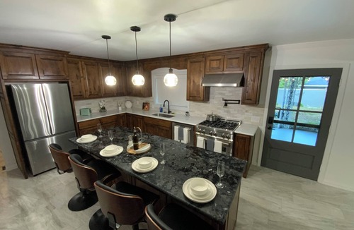 Stephenville House | The Biggest Short-Term Rental Close to Tarleton University! 2 King Beds!
