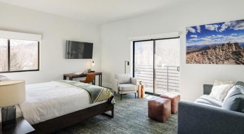 Silverthorne Hotel | The Block Hotel & Commons
