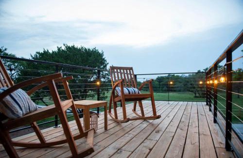 Waco House | The Bluebonnet-Tiny Container Home Country Setting 12 min to Downtown