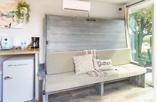 Johnson City House | The Container Retreat @ 290 Wine Trail #2