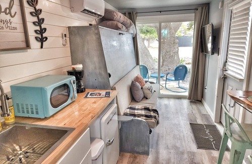 Johnson City House | The Container Retreat @ 290 Wine Trail #8