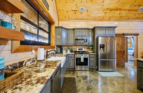 Hochatown Cabin | The Copper Hideout · Hochatown Hideout: Hot Tub, Fire Pit, Pure Relaxation