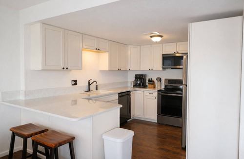 Rocky Mount House | The Golden Eagle- Serene Sunsets, Great Gatherings