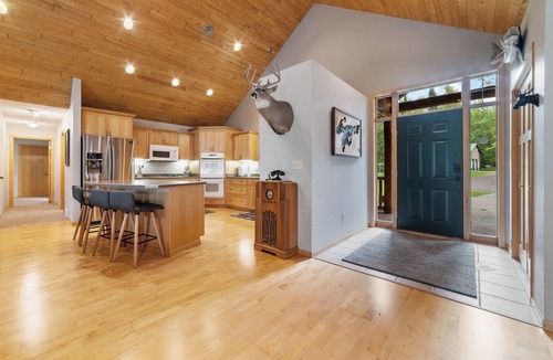 Duluth Cabin | The Honeycomb Hideout - Cozy lakeside cabin in lovely Duluth