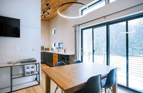 Jamaica House | The Post Haus: one-of-a-kind modern VT experience