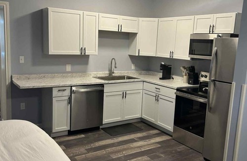 Renick Apartment | The Rustic Railroad Studio 5 Min to HWY 63 Kitchen + Washer/Dryer