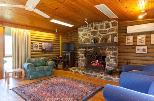 Langwarrin South Cabin | The Sixth Hole @Kanturk Country Retreat