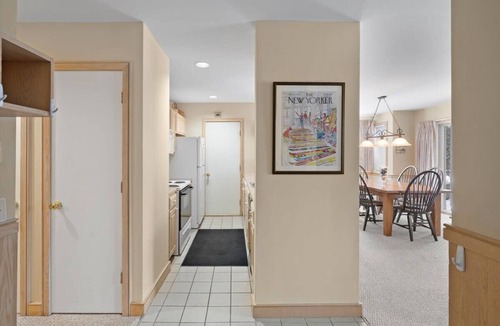 West Dover Condo | The Slope Side Lodge, Ski off w/Fireplace!