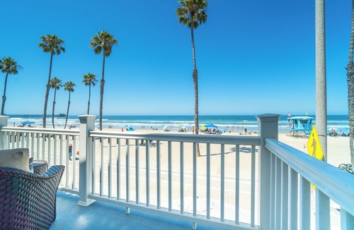 Townsite House | The Strand 920 Beach House.