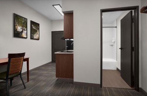 Canal Park Hotel | The Suites Hotel at Waterfront Plaza