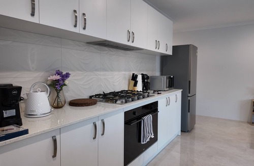 Wellard House | The Summit Haven – Modern 4-Bed Home Near Train, Perth CBD and Rockingham Beach