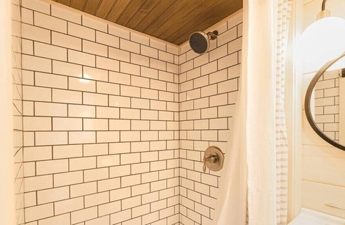 Chester Apartment | This tiny house is a 1 bedroom(s), 1 bathrooms, located in Chester, VT.