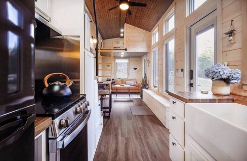 Chester Apartment | This tiny house is a 1 bedroom(s), 1 bathrooms, located in Chester, VT.