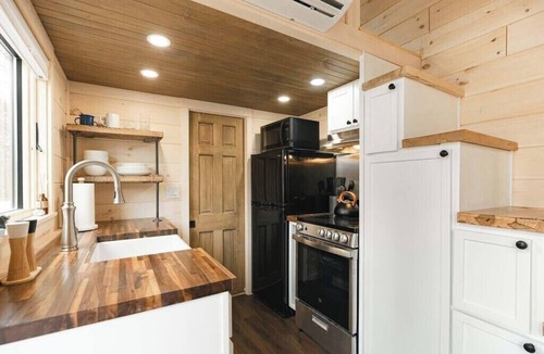 Chester Apartment | This tiny house is a 1 bedroom(s), 1 bathrooms, located in Chester, VT.