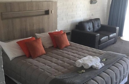 Tocumwal Hotel | Thomas Lodge Motel