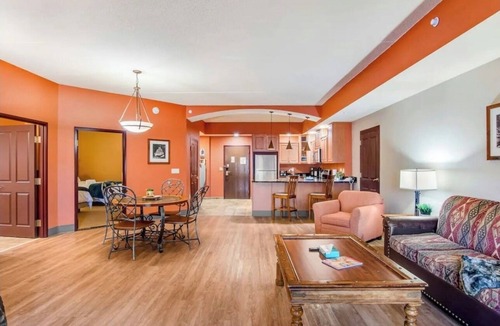 Wisconsin Dells Condo | Three bedroom condo the Wisconsin River in Wisconsin Dells.