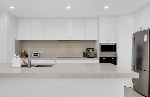 North Brighton Apartment | Three-Bedroom Luxurious Beachfront Holiday Home