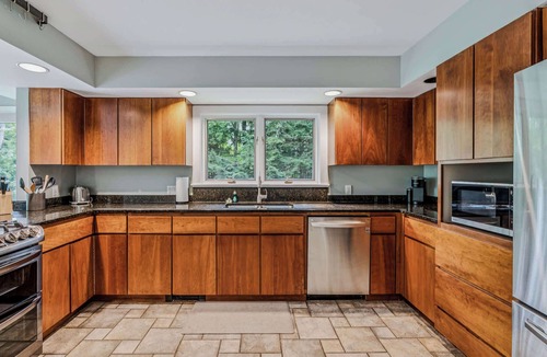 West Hartford House | Three Decks Hot Tub Fire Table - DeckHouse Retreat
