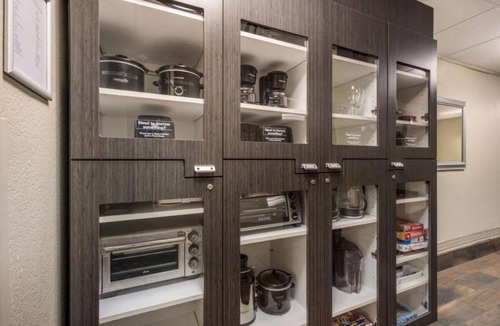 North Arlington Hotel | Three Pet-friendly Units! Comes with Full Kitchens, Near Six Flags Over Texas!