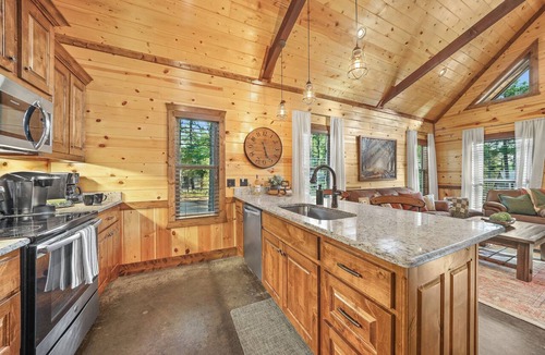 Hochatown Cabin | Timeless Romantic Cabin in Hochatown with Cozy Double-Sided Fireplace