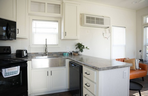 Wyldwood House | Tiny Home Experience - Ideal for Solo Travelers, Couples, or Small Groups! 🏡✨