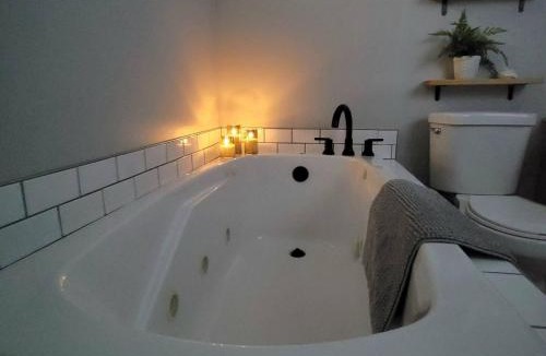 Winthrop House | Trailside vacation home—easy walk to Winthrop