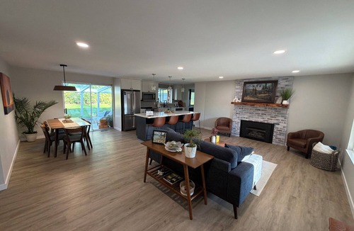 University Place House | Tranquil 3-bedroom house with AC in delightful University Place