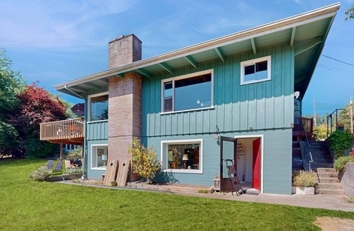 Poulsbo House | Tranquil Coastal Retreat Between Silverdale and Historic Downtown Poulsbo