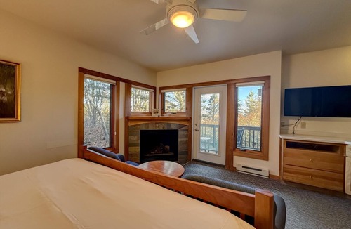 Lutsen Condo | Tranquil Hillside Lower 1BR Guestroom in Lutsen