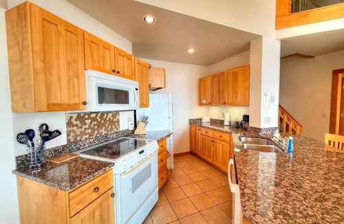 Lutsen Condo | Tranquil Lakefront Upper 2BR Condo with Lake Superior Views