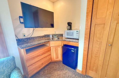 Lutsen Condo | Tranquil Lakefront Upper 2BR Condo with Lake Superior Views