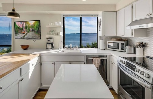 Briarcliff Cottage | Tranquil waterfront cottage on Seattle's Puget Sound