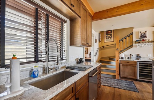 Moscow Villa | TrappHof: 2 br, fireplace, a/c, patio & views, resort amenities!