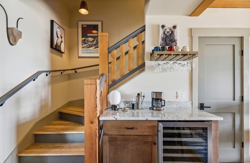Moscow Villa | TrappHof: 2 br, fireplace, a/c, patio & views, resort amenities!