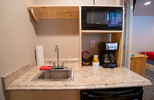 Silverton Hotel | Triangle Motel