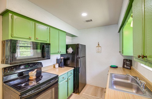 Votaw Cottage | Trinity River Cottage w/Deck + Water Views